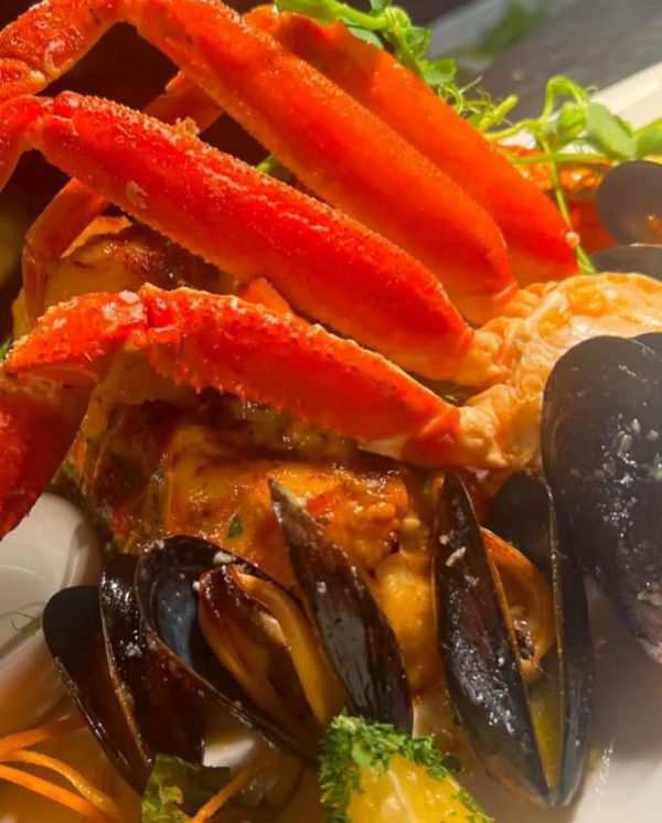 Rock Caribbean Lobster tail with Snow Crab Claw - Image 2